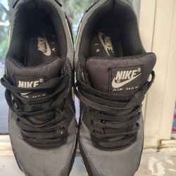 Nike Airs SIZE 10 MENS Price negotiable if Picking Up. 