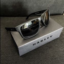 New Oakleys  Box, Pouch Cloth All Included