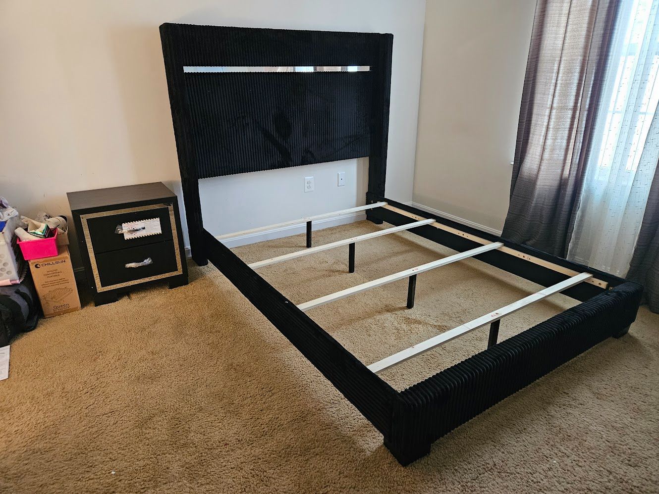 New in box B9295 black queen size 5pc bedroom set special