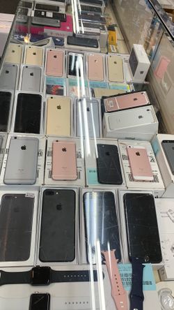 ALL IPHONES AVAILABLE UNLOCKED STARTING
