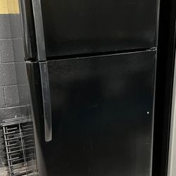 30” Top Freezer Refrigerator Frigidaire (Finance Available)