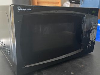 Magic Chef Black Countertop Microwave