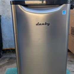 Retro Mini Fridge In Stainless Steel Without Freezer 
