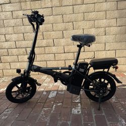 Folding electric bicycle