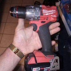 Milwaukee M18 FUEL 1/2 hammer drill/driver (TOOL ONLY). 120$ Like New