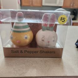 Holiday Easter Rea Dinn Easter Salt Pepper Shacker's New