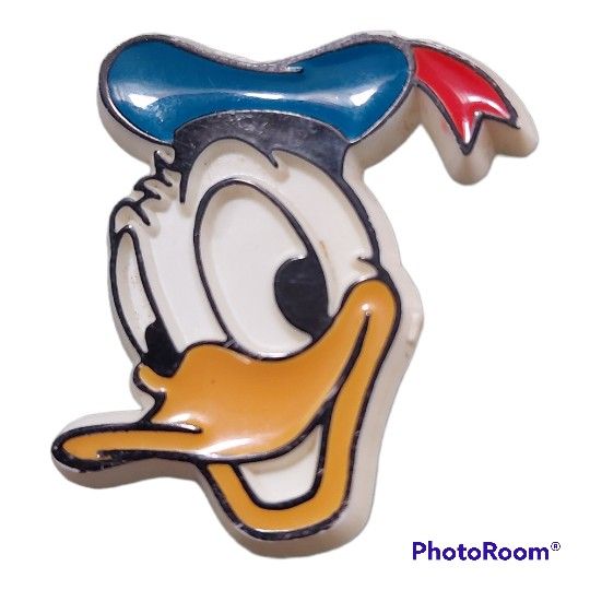 Disney Character badge Pin DONALD DUCK - white plastic ename - late 1970's  Small