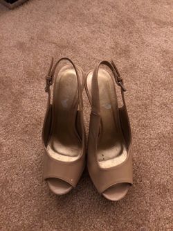 Women wedges size 8.5 Beige