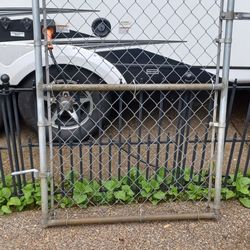 Very nice chain link gate. With Hardware.