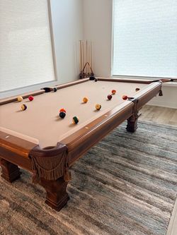 BRUNSWICK Pool table