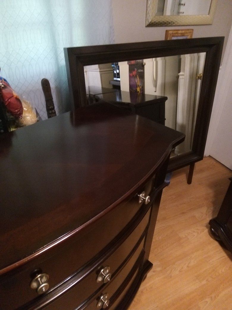 8 Drawer Cherry Wood Dresser With Mirror.