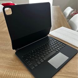 Brand New iPad 13 Inch CASE with Keyboard 