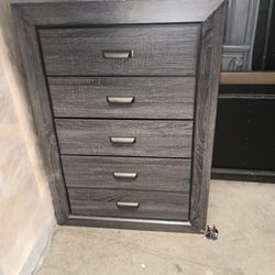 Queen Bedroom Set, Dresser, Box Spring And Bed