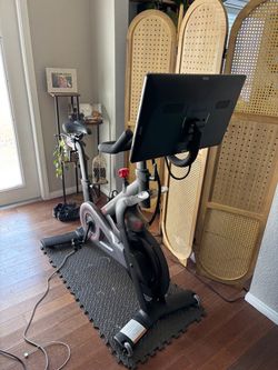 Peloton Bike — Great Condition
