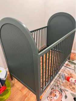 Convertible crib- forest green