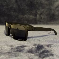 Oakley Holbrook XL Sunglasses New In Box