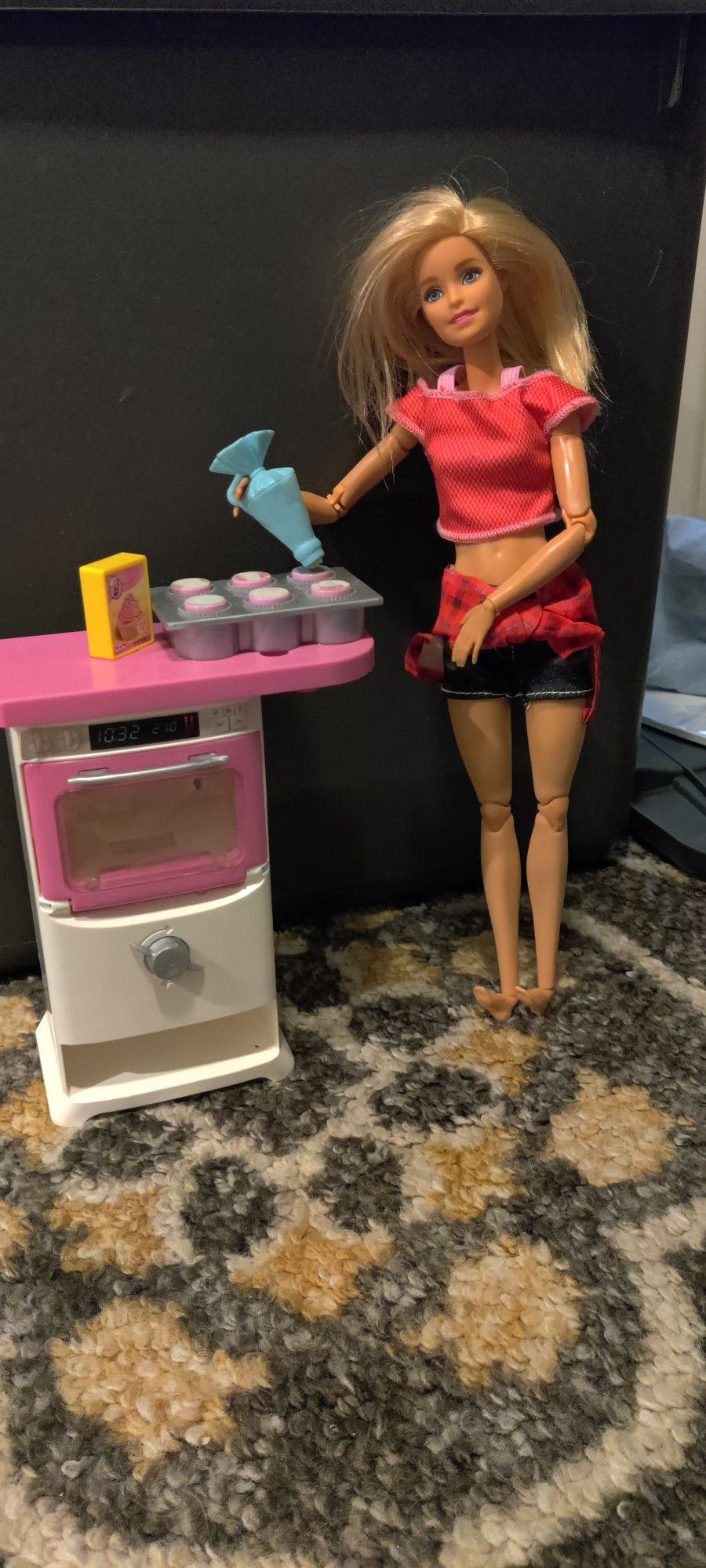 Barbie Oven W/Color Change Muffins