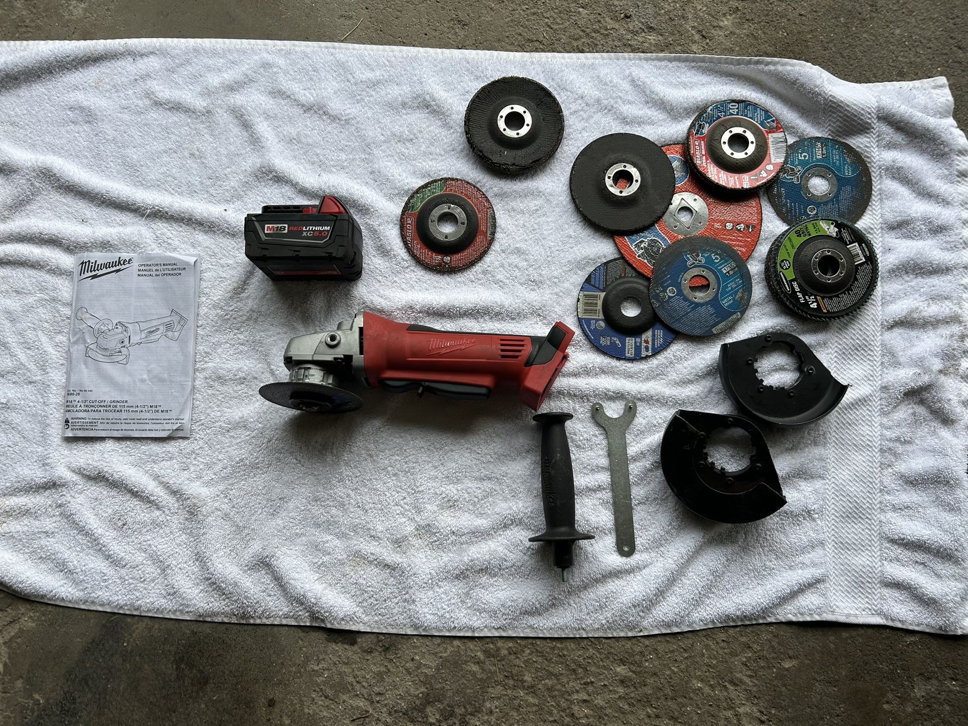 Milwaukee 4 1/2" Cut Off / Grinder (2680-20) + M18 Red Lithium XC5.0 Battery