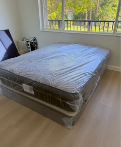 Soft Queen Pillow Top Mattress Set