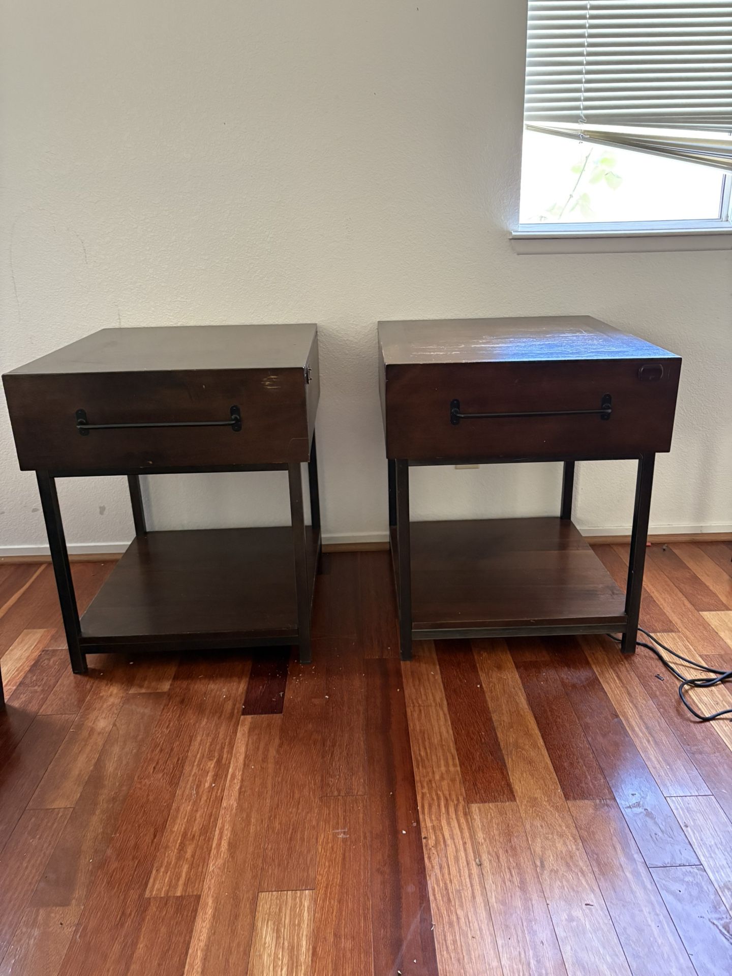Wood nightstand/end tables