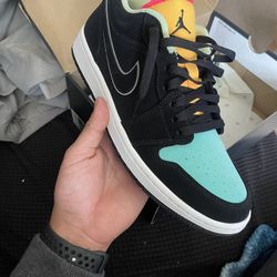 Jordan 1 Low SE. 9.5