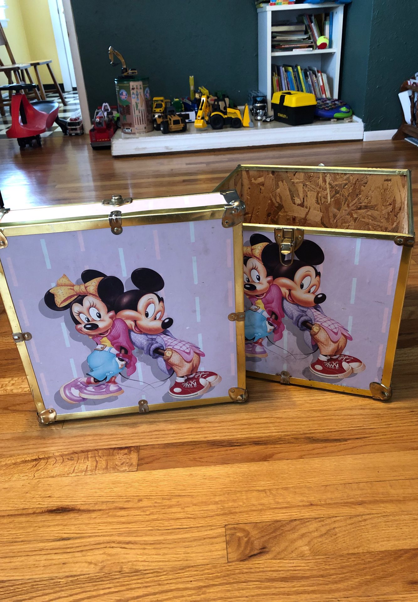 Disney. Vintage Disney. Mickey Mouse. Minnie Mouse. Vintage Mickey Mouse. Vintage Minnie Mouse. Vintage toys. Toy box. Antique. Children