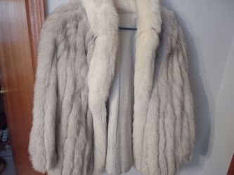 Elegant Fox Fur coat Rare beautiful 5 star