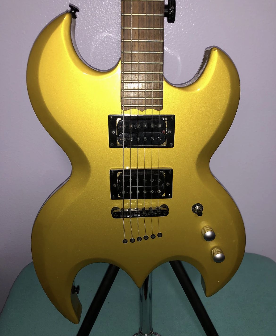 Brownsville New York Guitars ! The "Brownsville Bat" Golden Vampire! 2011-12 Gloss "Gold Finish!"