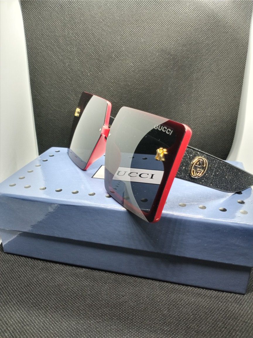 Woman's Gucci Sunglasses