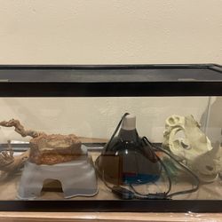 Snake Cage (20 Gallon)  With 1 Light And Accessories 