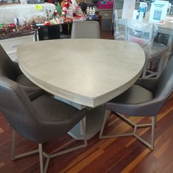 5-piece Triangle Dining Table Set

Table 