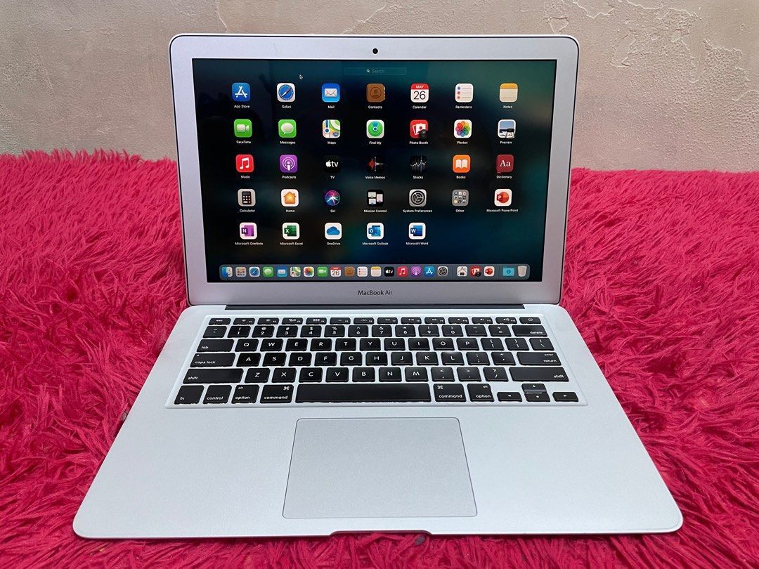 Apple MacBook Air 13” I5/8GB/256GB SSD $180