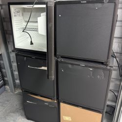 (6) Dometic Mini Fridge 423 LDA (Cosmetic)