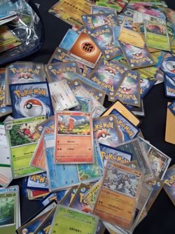 Pokemon cards miscellaneous ( I have no clue what's what's  give me offer )