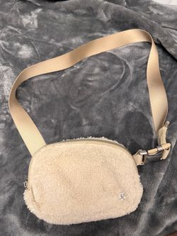 IVORY SHERPA LULULEMON EVERYDAY BELT BAG