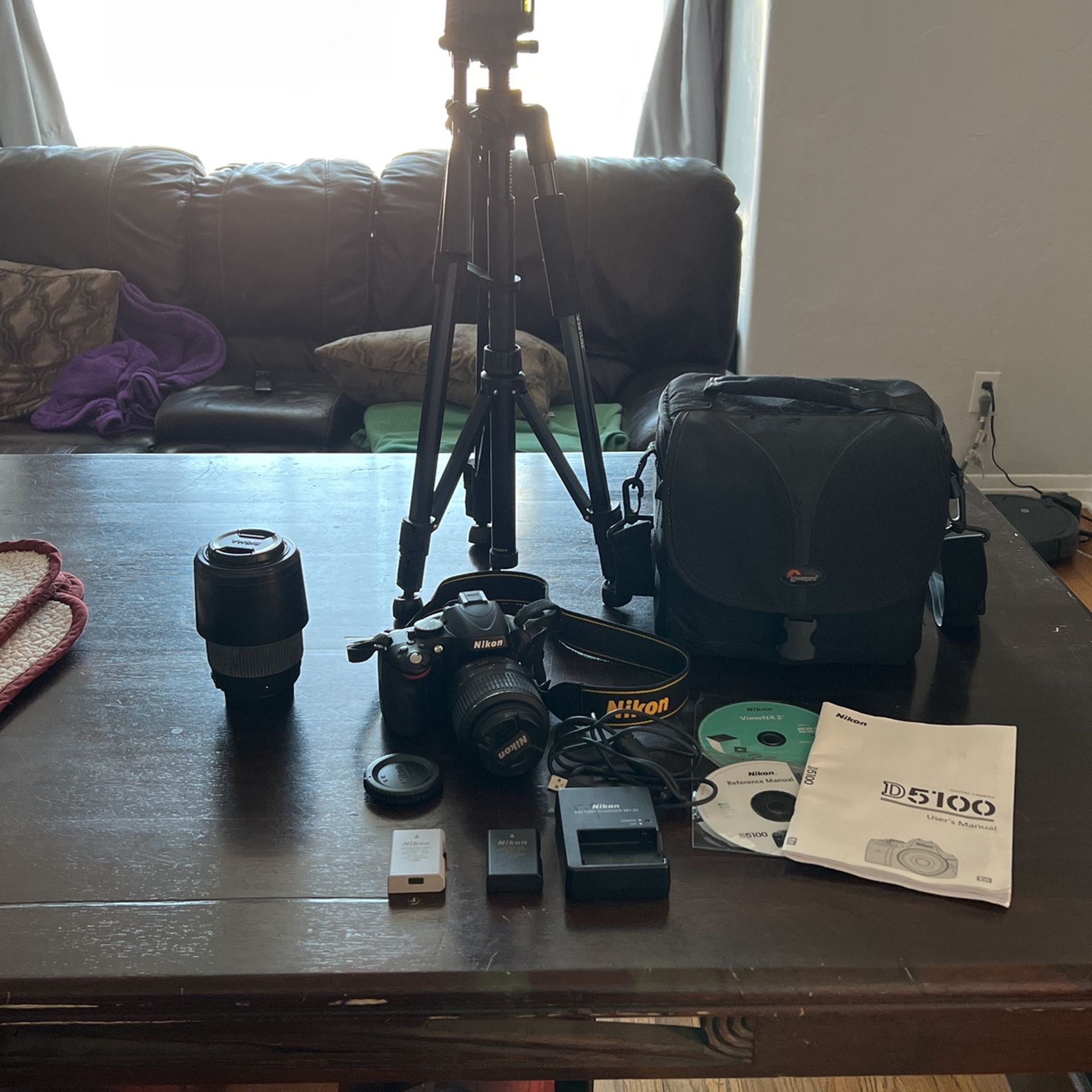 Nikon D5100 DX 18 55mm Camera Set