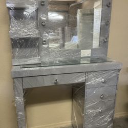Vanity Set With shelf 