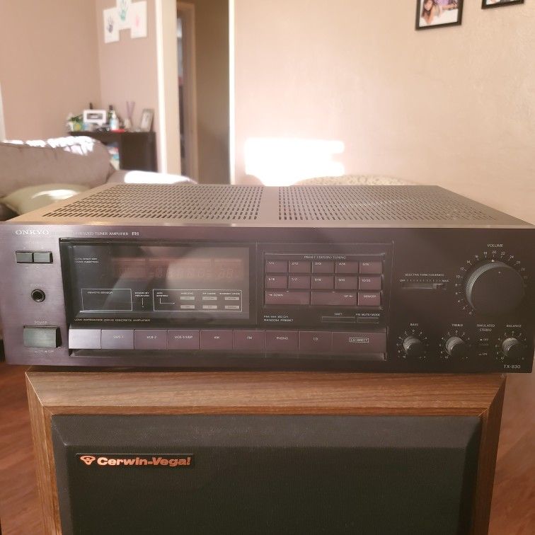 ONKYO TX-830 Quartz Synthesized FM/AM Tuner Amplifier