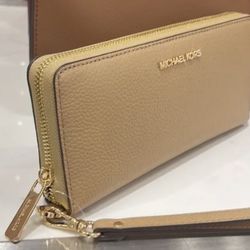 Michael Kors Nude Wallet 