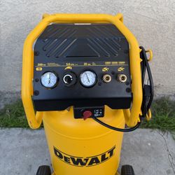 DEWALT XTREME Quiet 2 Stage 20-Gallon Portable Electric 200 PSI Vertical Air Compressor