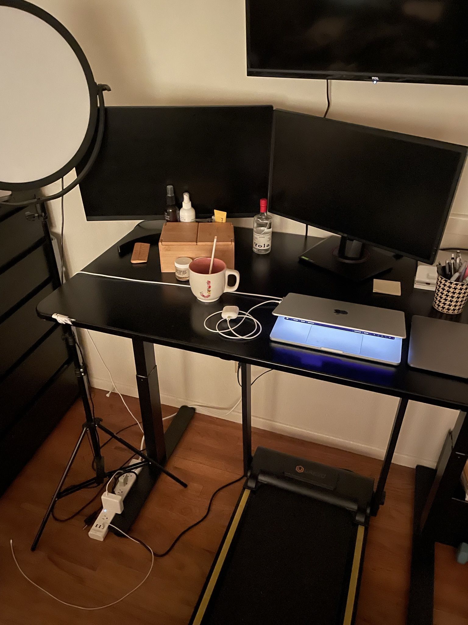 Autonomous SmartDesk in Black - Standing Desk, Good Condition