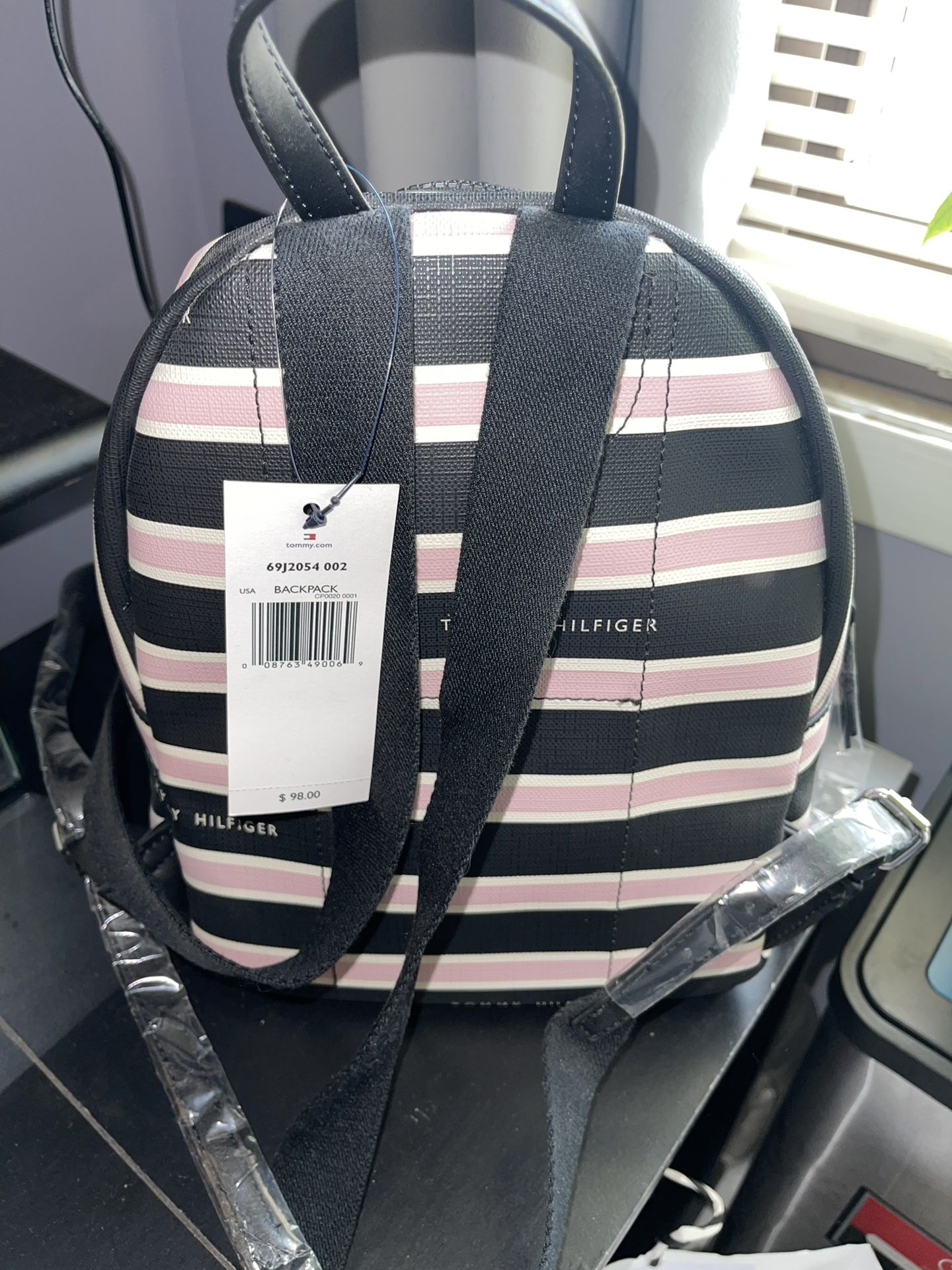 USED06 Tommy Hilfiger Back Pack – Dir's Factory Store