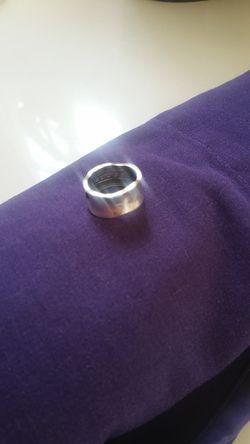 Silver ring with 8 garnet stones