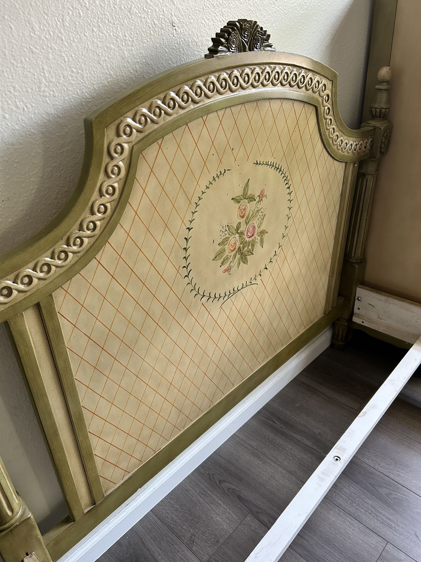 French Country Antique Full size 5 Pc. Bedroom Set