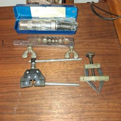 TOOLS,  MIXED PIECES.  SMALL ROLLER CHAIN PULLER,  CHAIN CUTTER,  FLARING TOOL AND AN IMPACT DRIVER