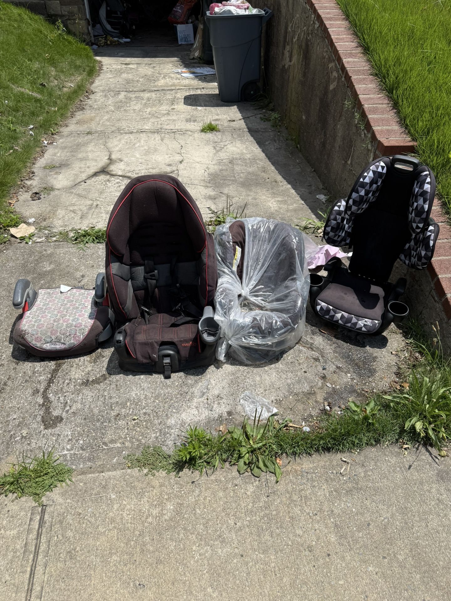 4 Car Seats $20