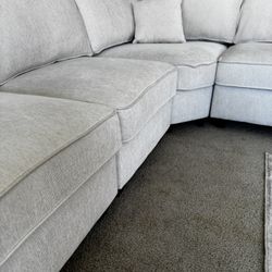 Naomi Piece Upholstered Sectional