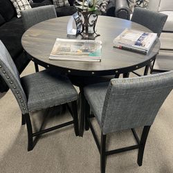 Super Cute 5Pc Dining Set🖤😻 Easy Financing Available ✅