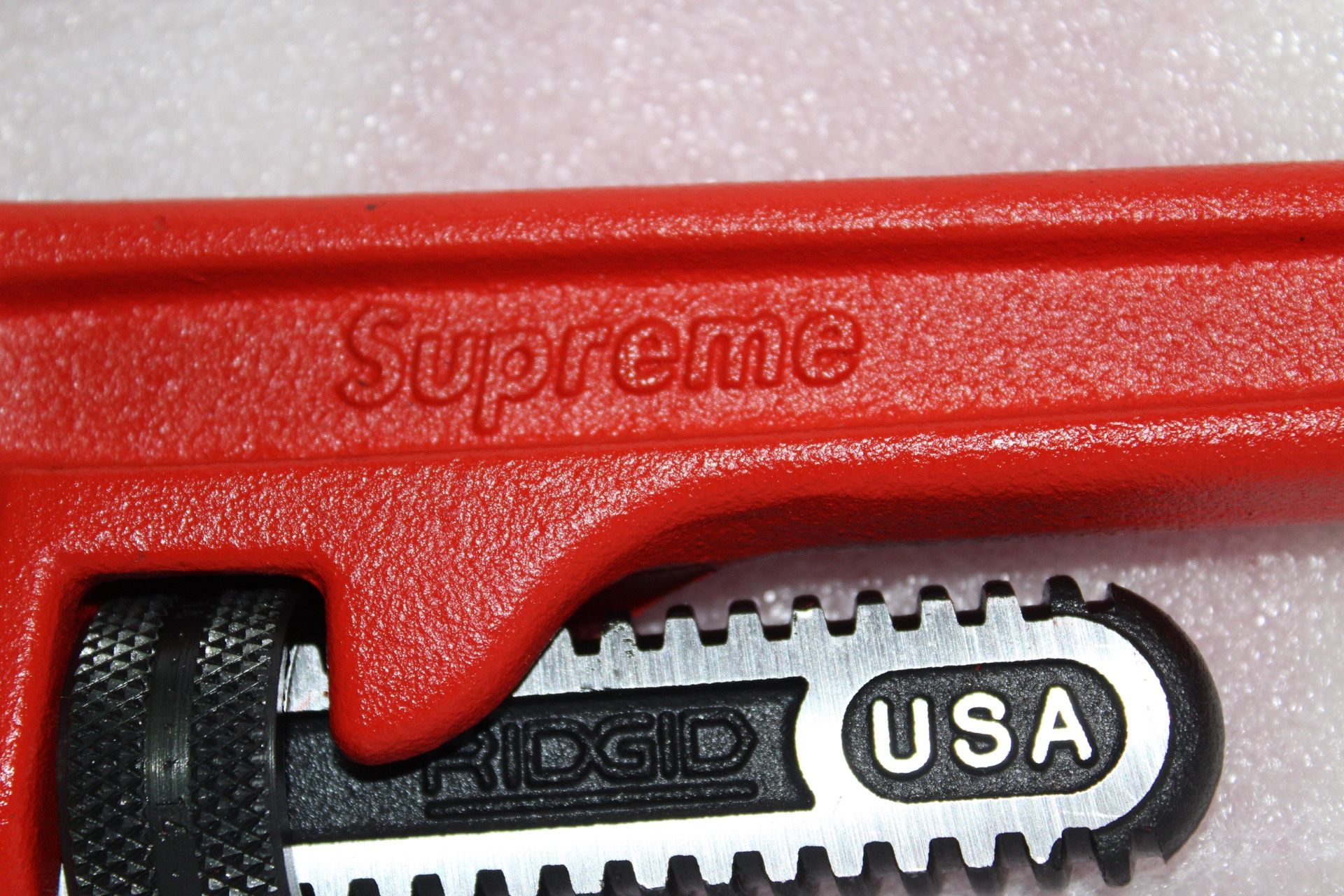 小物 supreme ridgid pipe wrench Supreme Ridgid Pipe Wrench Red - FW20 - US