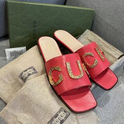 *** SALE***NEW**EU Size 40 - Gorgeous Gucci Cara Slide Sandals Gold Letter Logo